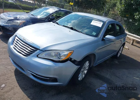 2013 Chrysler 200 Touring z USA, uszkodzony, nr VIN 1C3CCBBB8DN550171